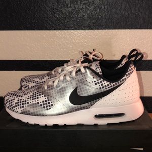 MENS AIR MAX TAVAS BRAND NEW 11